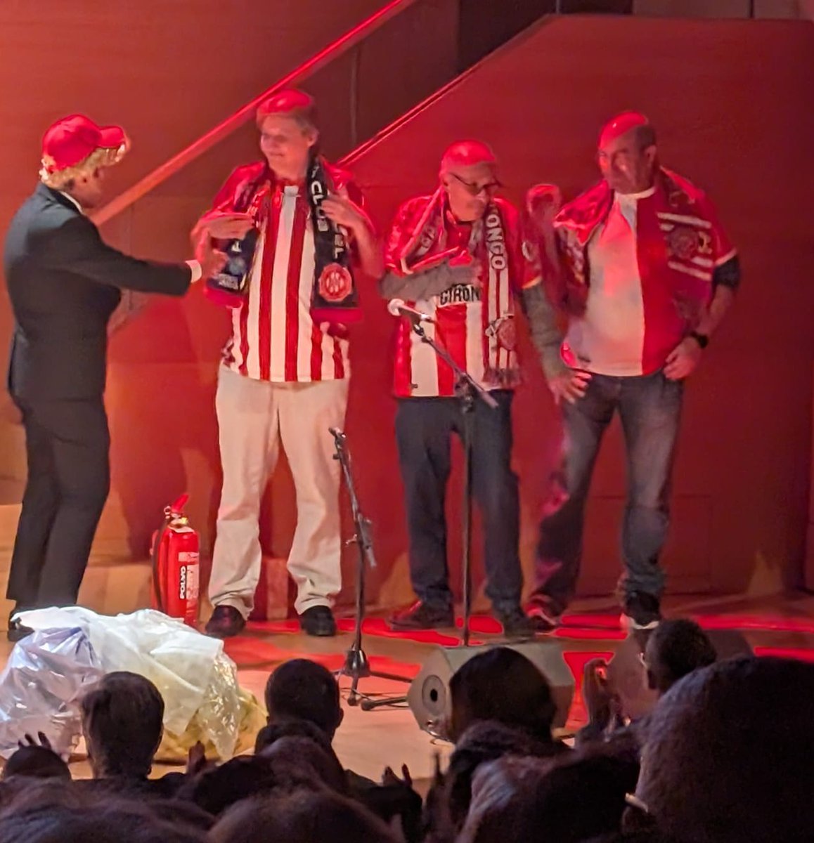 FPGironaFC's tweet image. La Federació de penyes del Girona FC col·labora en l&apos;acte del lliurament dels Premis LiberPress 2025