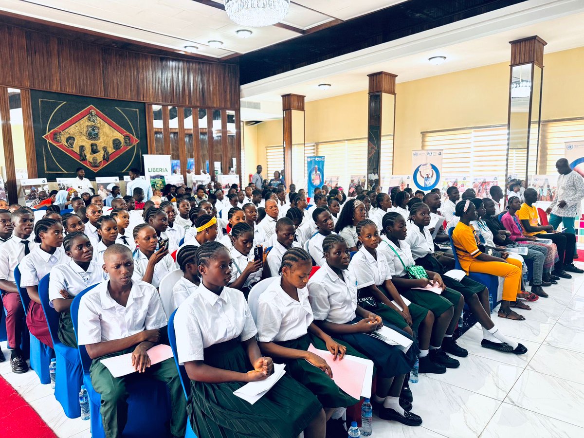 AndyBUNICEF's tweet image. As the @UN turns 80, we’re empowering the next generation! 🇱🇷
Student representation included Liberia’s School of the Deaf &amp;amp; Blind @MOFALiberia for a #ModelUN outreach on diplomacy, peace &amp;amp; the #SDGs.
With UNICEF Liberia’s support, inclusion is at the heart. 💙🌍
#UNDay2025 #UN80