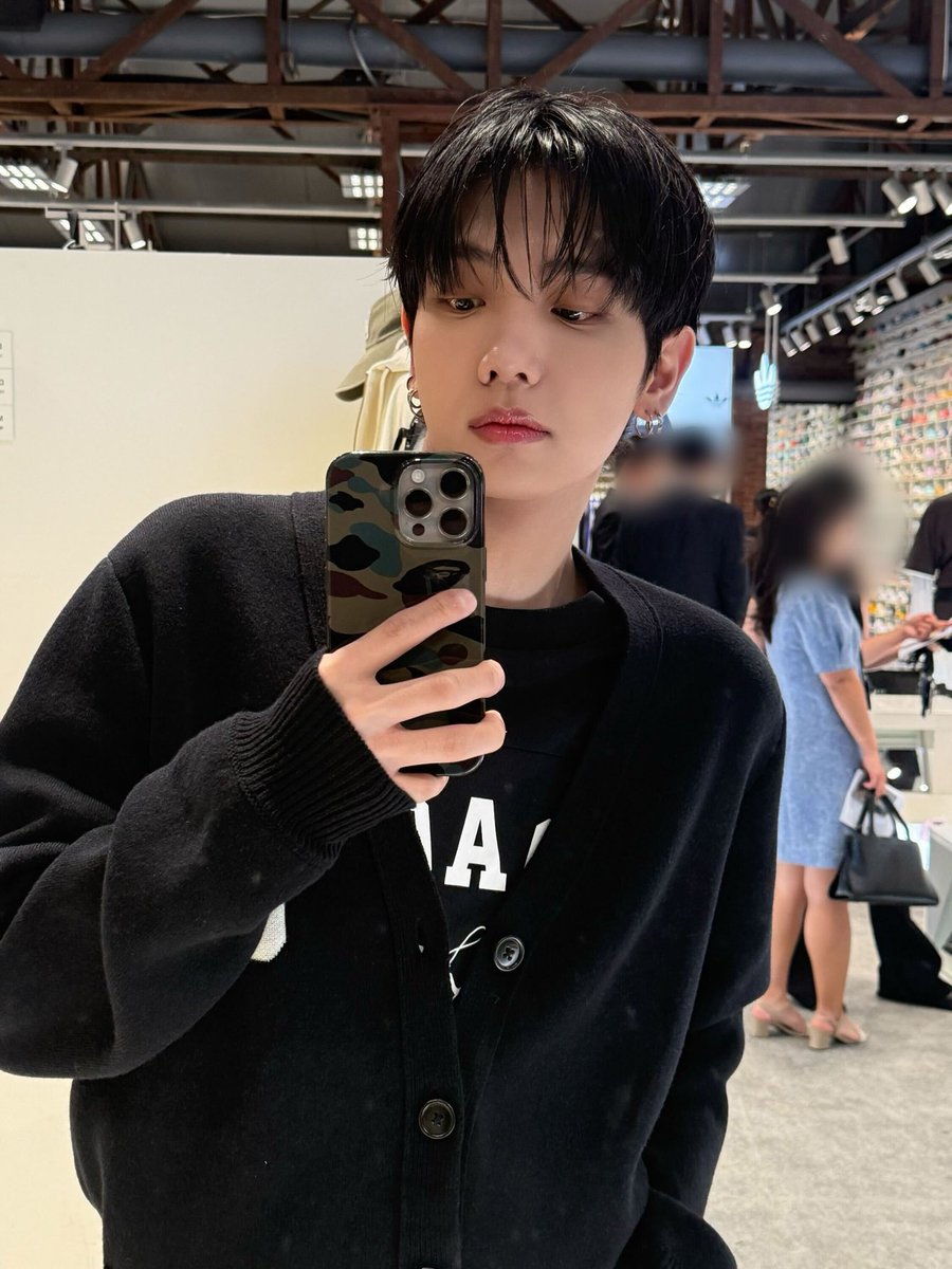 myungjaehycn's tweet photo. This is pretty much what someone looks like when they’re obsessed with their phone case, can’t stop showing it off #flexmodeon. https://t.co/RrrOIQvneY