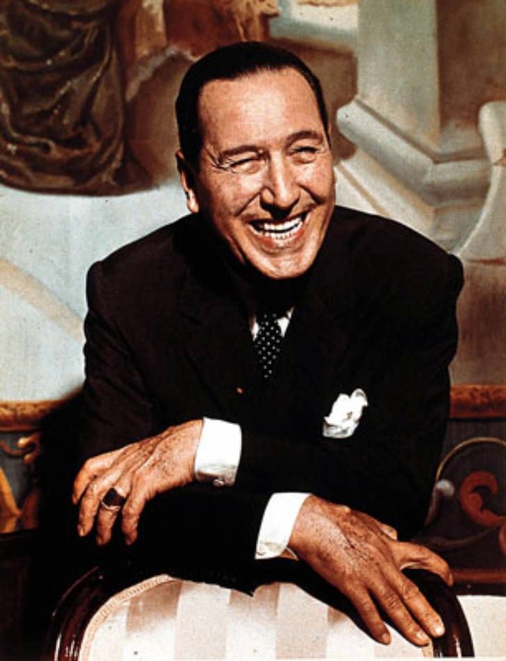 Es un muerto que no para de nacer.
Feliz día y mas leales que nunca!
