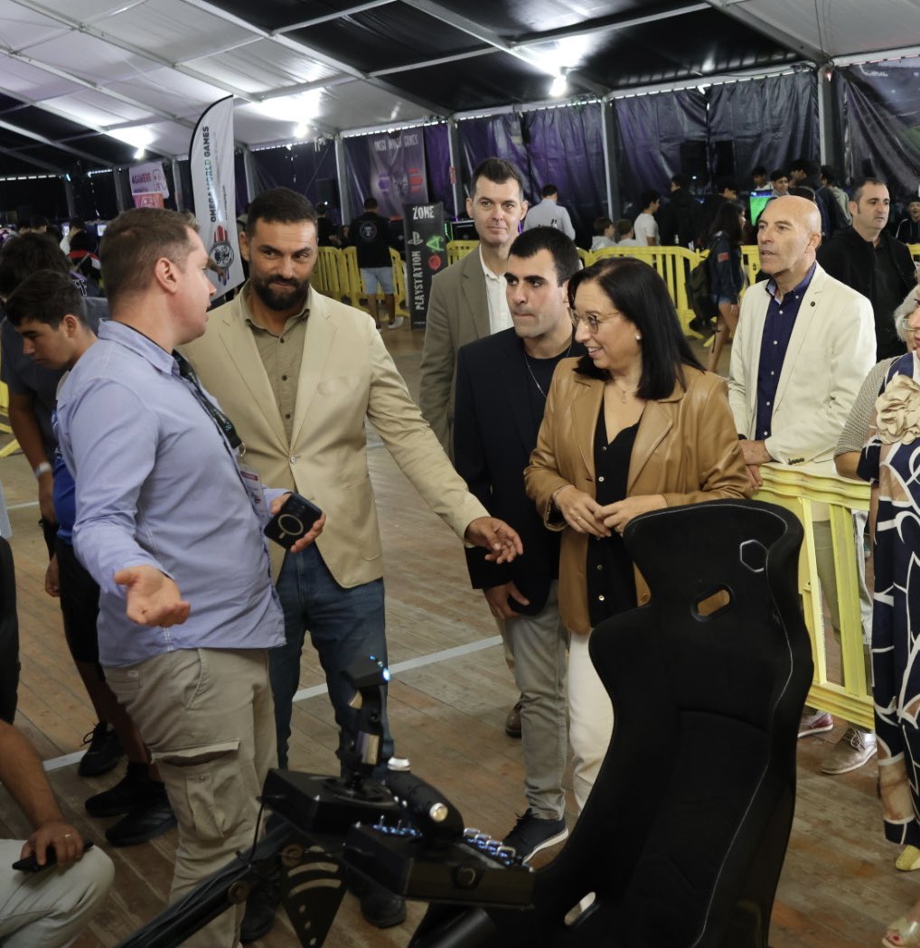 Llanos Massó tweet media