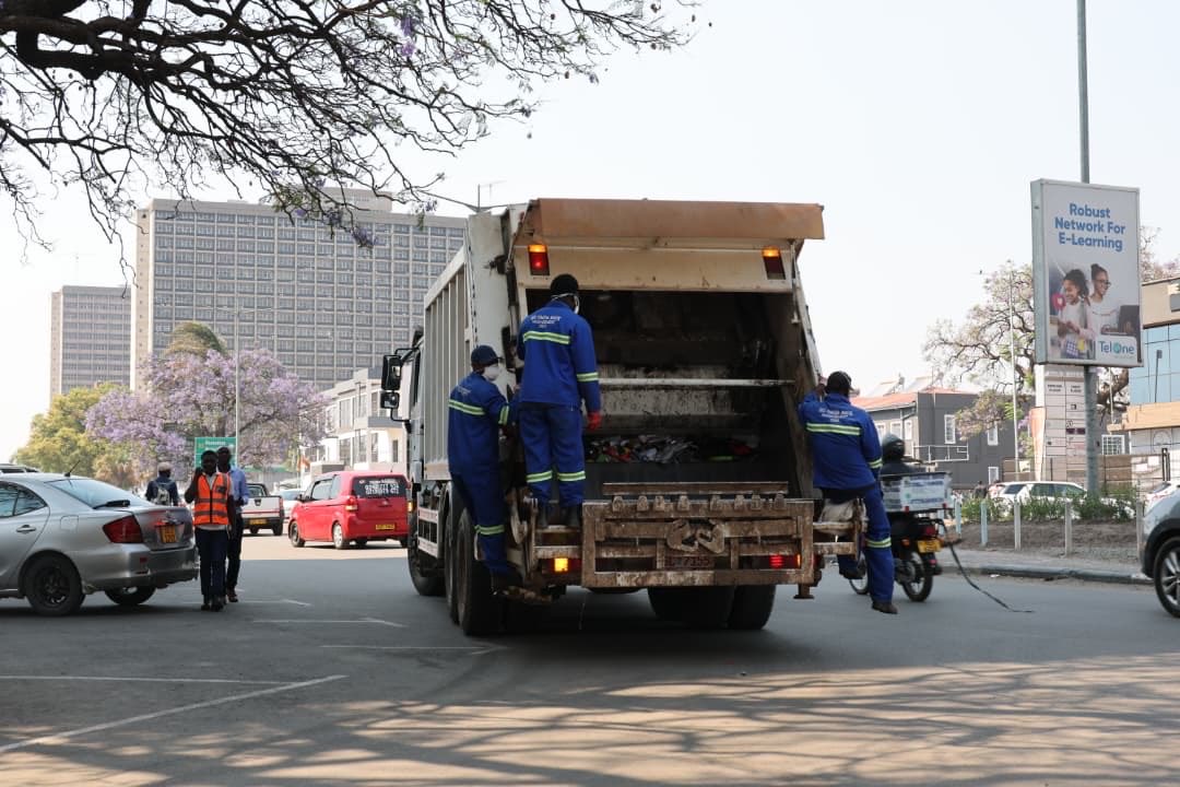 nickmangwana's tweet image. There is no rubbish on our streets😁. #IfYouKnowYouKnow 
#HarareCBD
@GeoPomonaZW