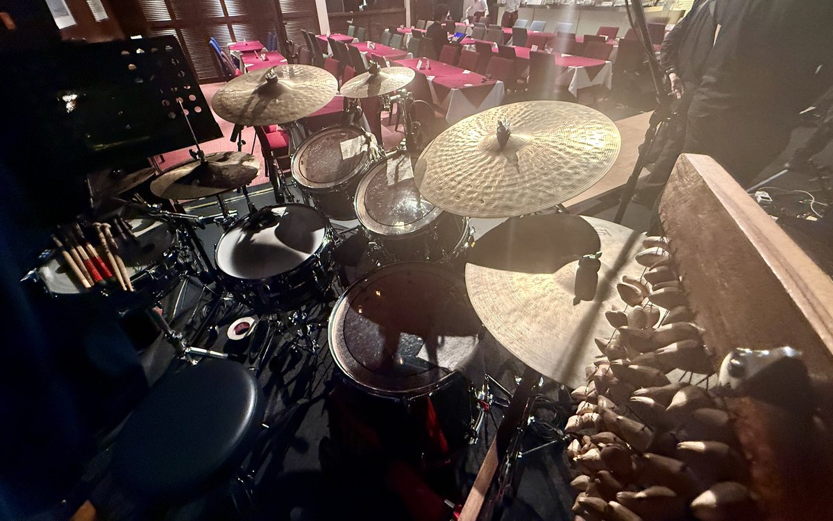 10/14から始まっています
グランアーツ presents
「HEROES～at Home Live～」
六本木CLAPS

12日間18公演開催されます😊

今回はコチラのメンバーで
盛り上げて参ります！
皆様宜しくお願い致します！

大貫祐一郎(pf,音楽監督)
堀倉彰(pf)
寺尾陽介(b)
阪本純志(ds)
足立浩(ds)

#HEROESあっとほーむ