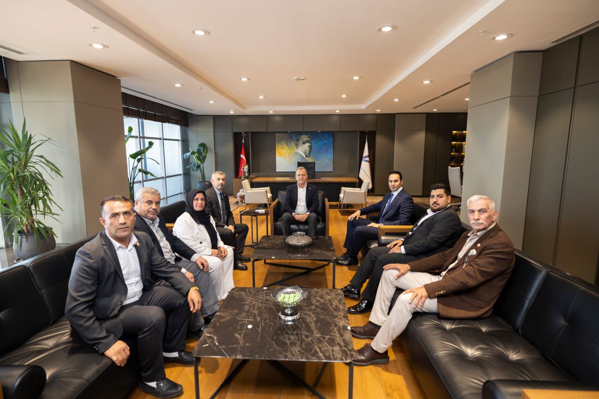 Mersin Büyükşehir Belediye Başkanı ve aynı zamanda Türkiye Belediyeler Birliği başkanvekili olan Sayın Vahap Seçer’i makamında  ziyaret ettik. 

Teşkilat mensuplarımız ile yaptığımız  ziyarette Mersin ve Mersinli hemşerilerimizin sorun ve taleplerinin yanı sıra ülke siyasetine