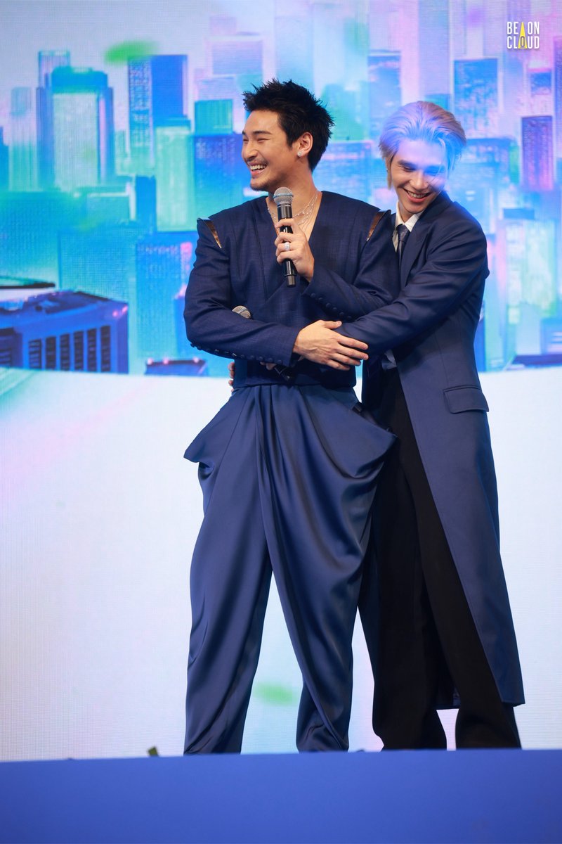 อาโป ณัฐวิญญ์ และ เจฟ ซาเตอร์ ในงาน KING POWER 36th ANNIVERSARY DELIGHTS &amp; SURPRISES More Power More Possibilities with POWER PASS ✨

#POWERPASSxAPONattawin
#KingPower #36thAnniversaryDelightsAndSurprises #OnTopOfTheYear