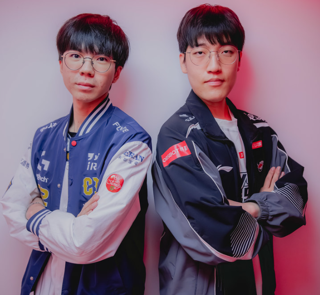 strafeapp's tweet photo. 🔥 Anyone’s Legend 🇨🇳 advance to the #Worlds2025 Quarterfinals!

They take down CTBC Flying Oysters 🇹🇼 2–1 and become the second team to qualify, joining KT Rolster 🇰🇷 at the top.  

#LoL #Esports https://t.co/ucNHvs4wkf