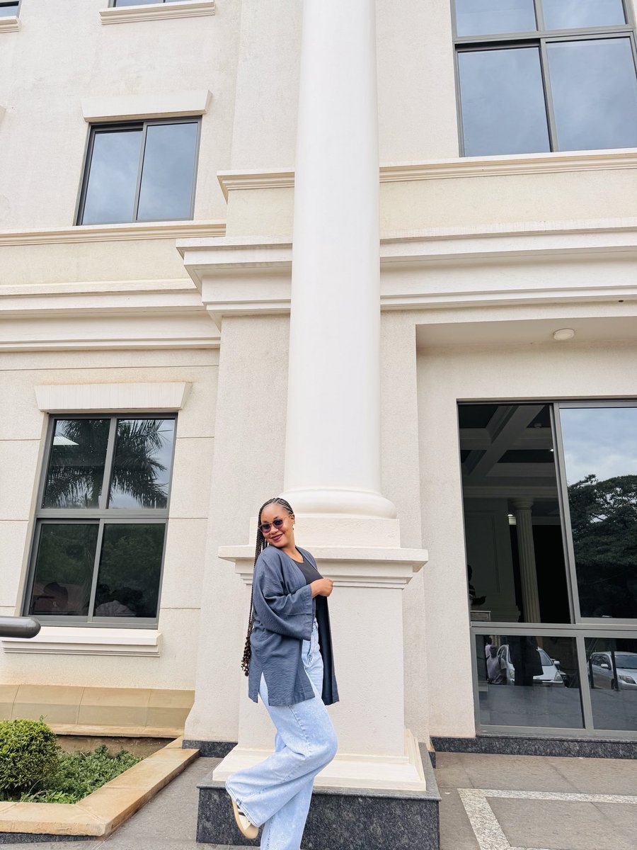 MaurynNamugenyi's tweet image. Serving arguments and looks this Friday ✨
#lawstudent #womeninlaw #makererelawschool