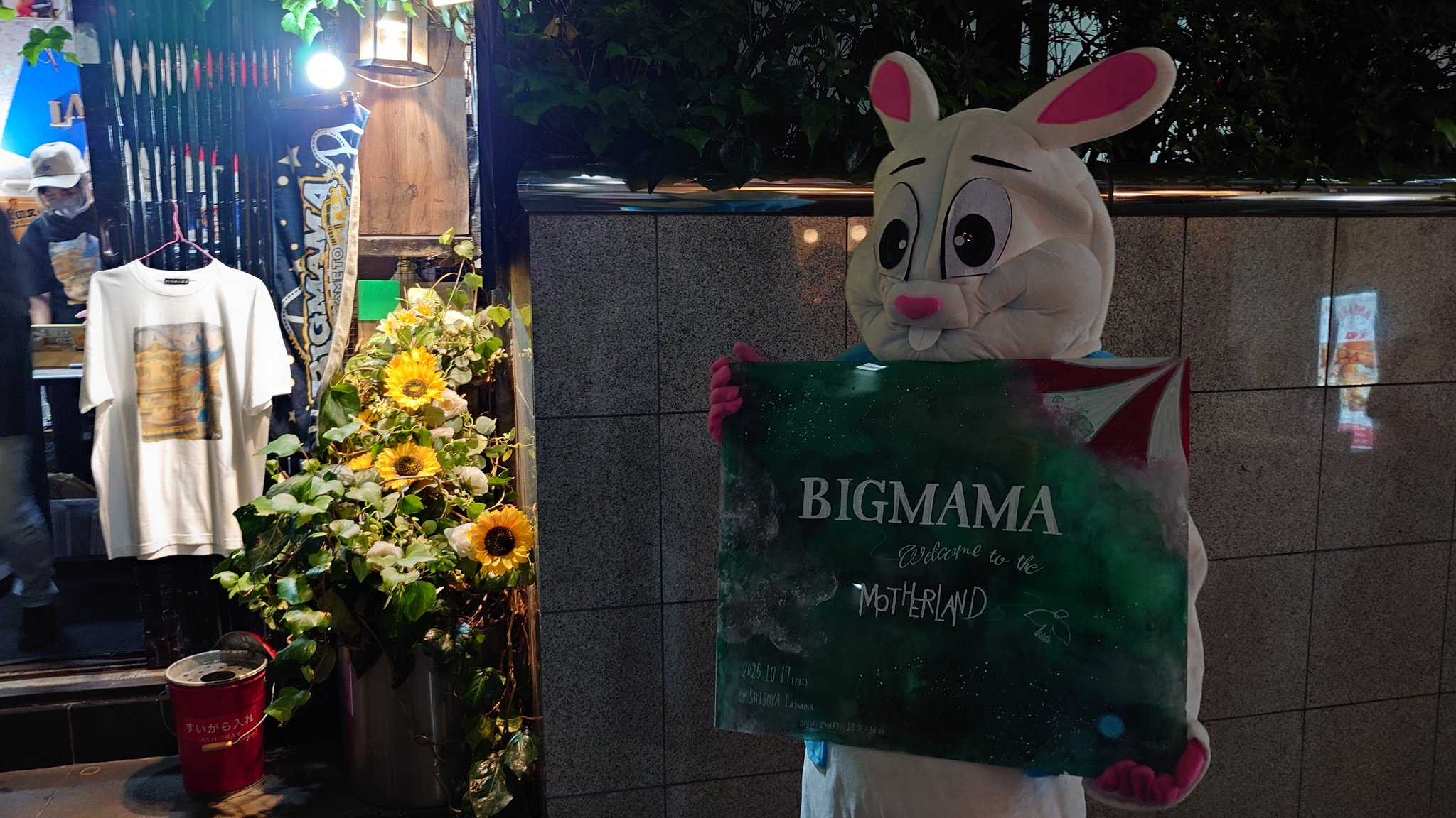 sayuページ YY MESSAGE COLLAGE RED GRAPHIC HOODIE(S Black): S'YTE｜THE