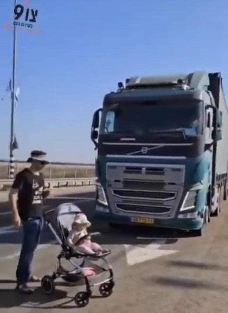 sahouraxo's tweet image. Israeli extremists placed their babies in front of aid trucks, blocking their entrance into Gaza.

Using their own babies to starve Gaza’s babies.

There are no words left.
