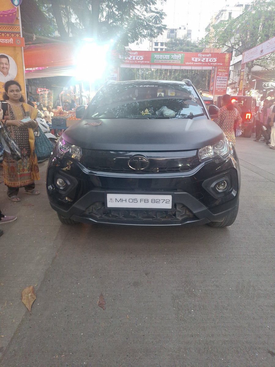ranwin25's tweet photo. What to do with people who can buy big car have no civic sense...In ego he parked here and left the car....@DombivliNews @DombivliNews @MTPHereToHelp https://t.co/fIOp5DtcKD