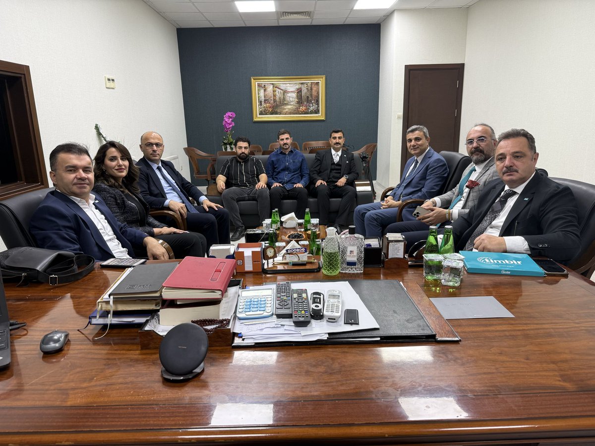 İnternet Medya ve Bilişim Federasyonu (İMEF), Türk İnternet Medya Birliği (TİMBİR) ve Birlik Haber Ajansı (BHA) heyeti medya grubumuzu ziyaret etti.
Başkan Dr. Süleyman Basa, Genel Müdür Muhammet Kaçar, Genel Koordinatör Ali Bulur, Gençlik Meclisi Başkanı Eren Turan, Ulusal