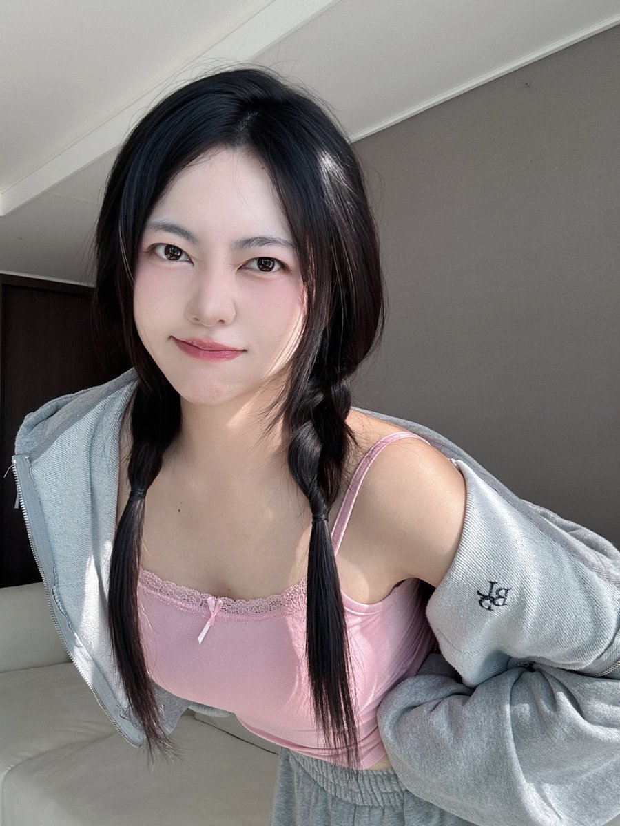 Plumy_S2's tweet photo. T1 better win tomorrow #Worlds2025 https://t.co/czcPgg48BF