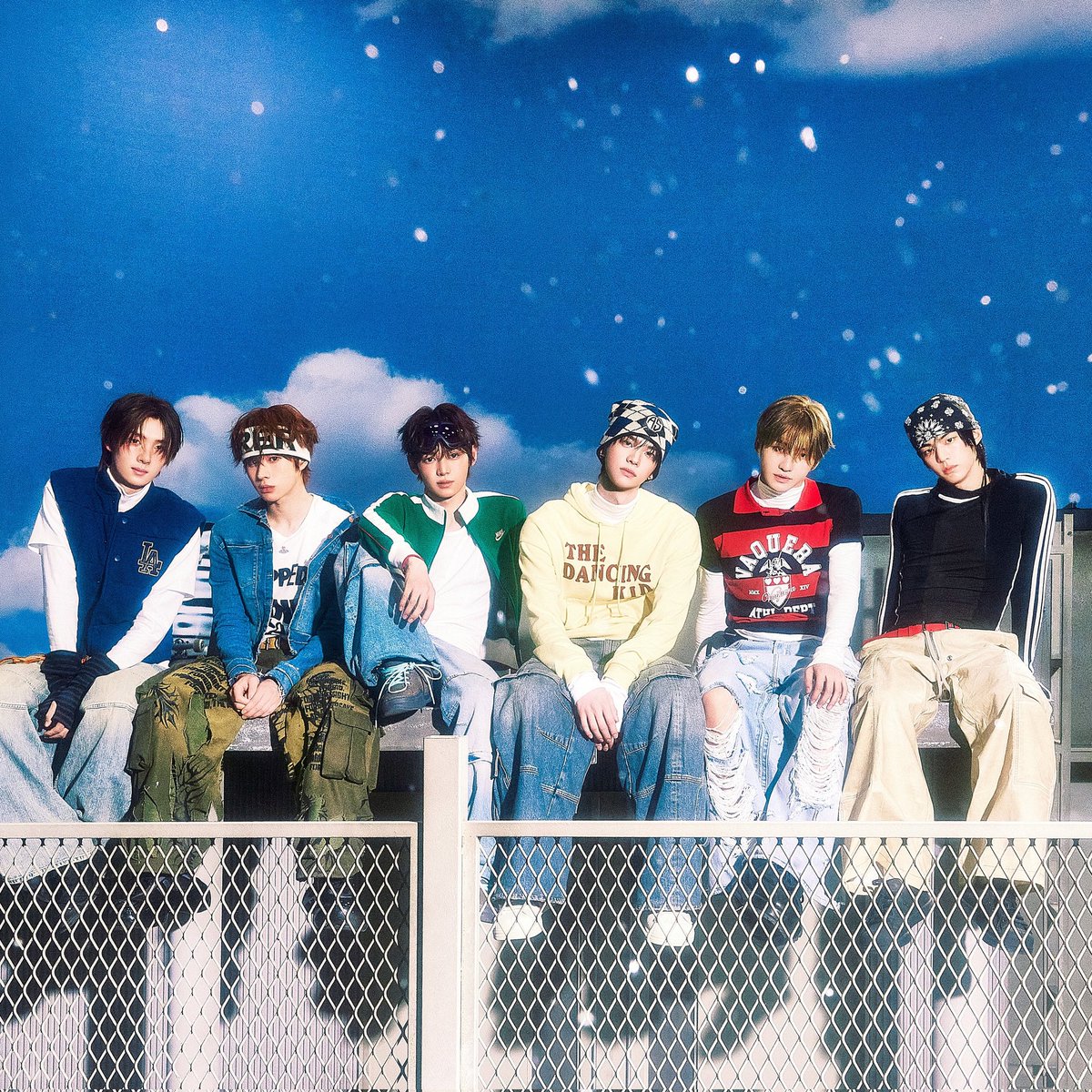 &lt;play hard&gt; by #TWS has now surpassed 600,000 copies sold on Hanteo.