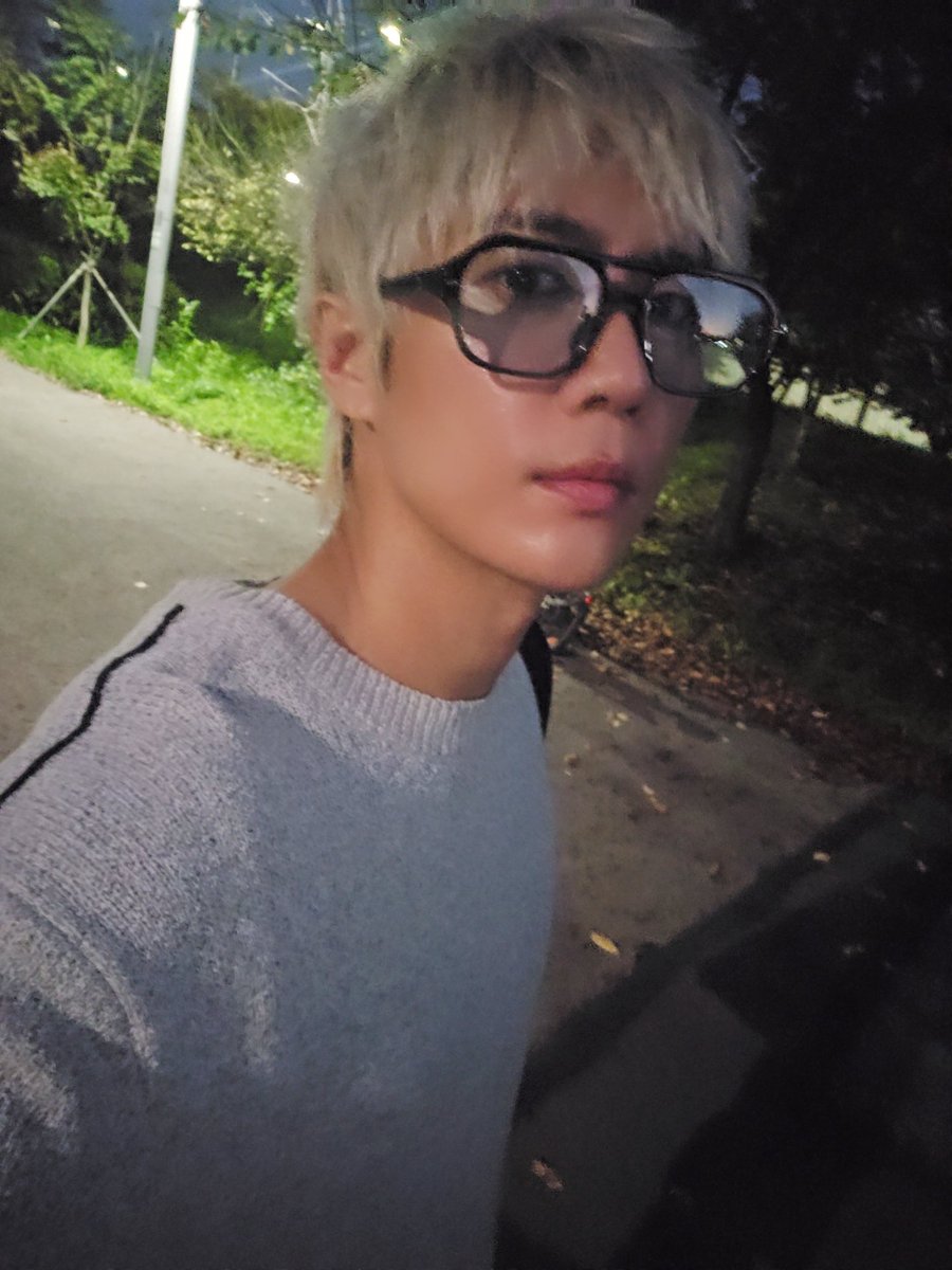 kyujongthecnt's tweet photo. 퇴근 후에 조용히 밤산책🙃

여러분은 하루를 마무리할 때 
어떤 취미로 힐링하시나요??☺️

#김규종
#Kimkyujong 
#theconnectumm https://t.co/tJ8f91NOBU