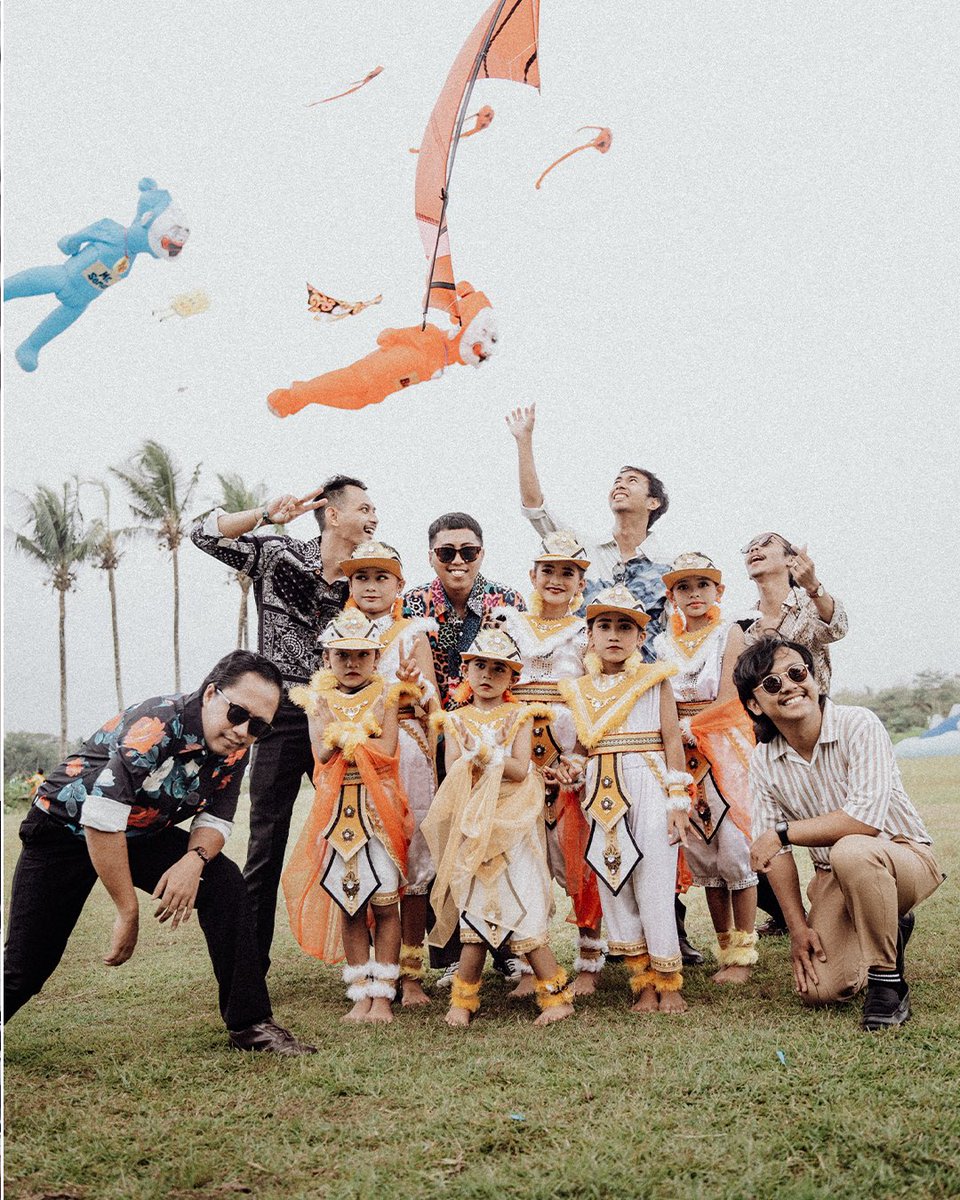 w/ idol group Minggir Sleman