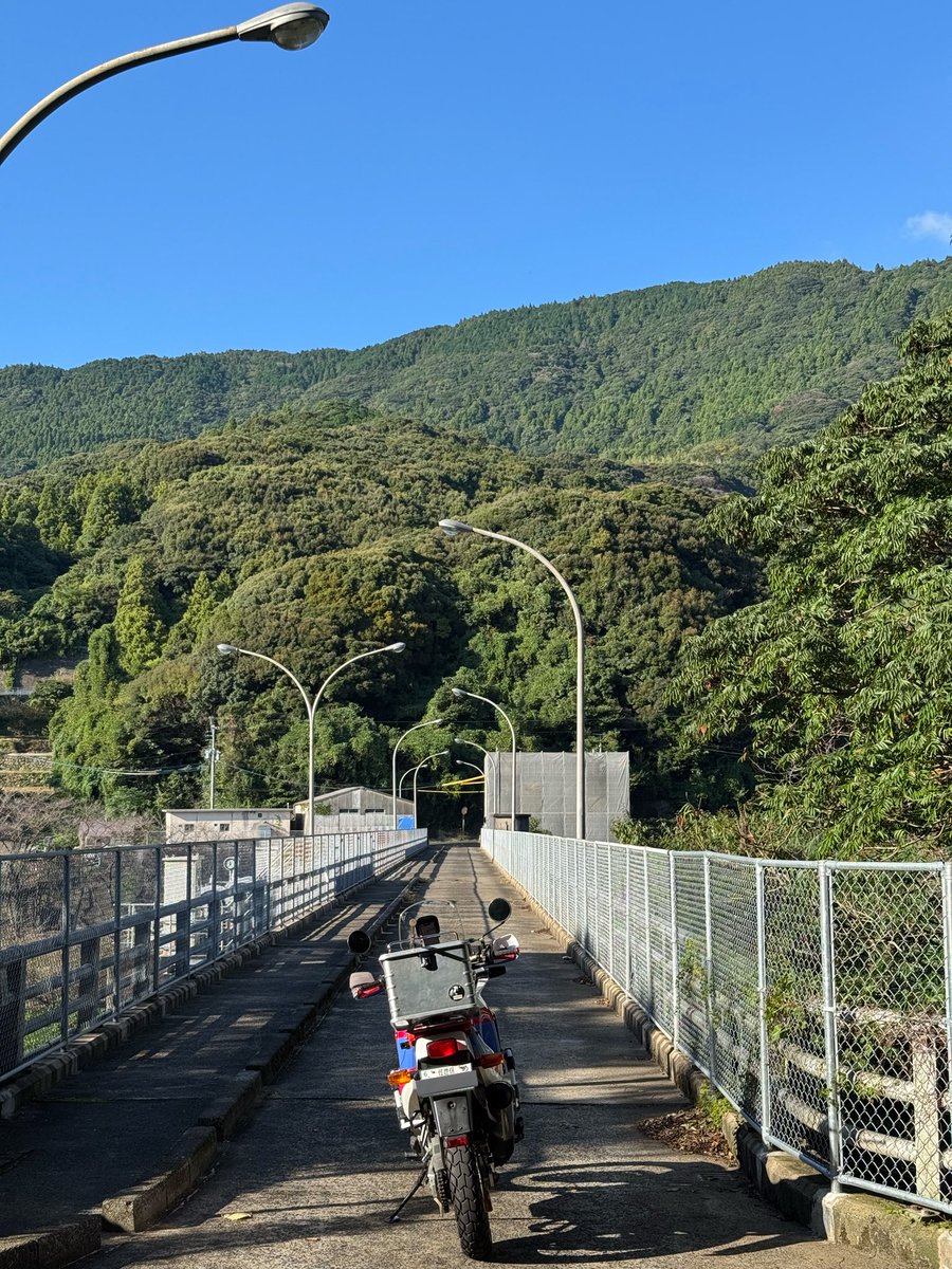AfricaTwin92's tweet photo. #佐世保 #ダム
#アフリカツイン #AfricaTwin #XRV750 #RD04
1ヶ月半ぶりの月一走行。
・猫山ダム
https://t.co/gEgmnwTrU8
小学生の頃そんなに離れてない所に住んでて、自転車でよく行ってた記憶がある。 https://t.co/Q5T4WEoNyd