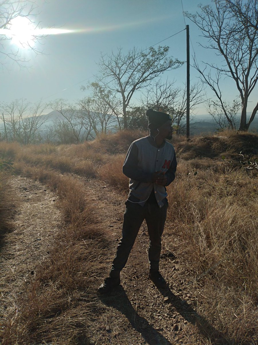 Musakh0sa's tweet photo. @Nyikiwa_S_Lot @TysonMakhuve @M_Thembhani  @NtwanoN
Ma tsunduka ku i was hiking before it was fashionable 😆 https://t.co/64NHxnhiAj