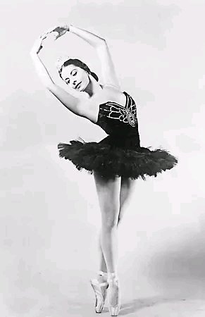 El 17 de octubre 2019 fallece la Prima Ballerina Assoluta del Ballet Nacional de Cuba  Alicia Alonso, coreógrafa, maestra y directora del Ballet Nacional de Cuba. Famosa por sus representaciones de Giselle y Carmen. Fue la figura cimera del ballet en Iberoamérica.