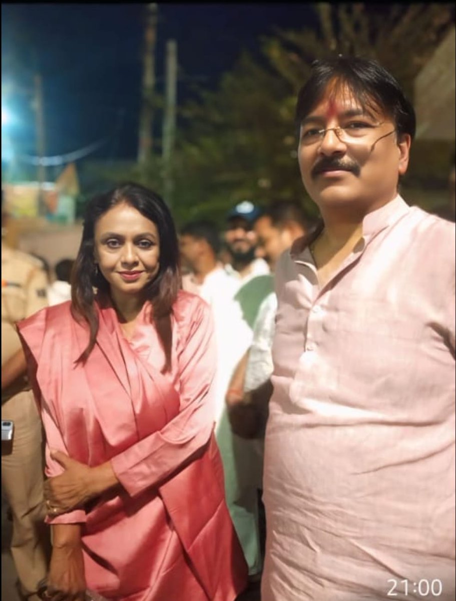 MinooSinghJS's tweet photo. ✨ बिट्टू को ढेर सारी बधाई और शुभकामनाएँ! ✨

हर सफलता तुम्हारे लिए नए सपने और नए अवसर लेकर आए। 🌸
मैं हमेशा जनसुराज के साथ हूँ, और जनसुराज के लिए किए गए कामों में भी तुम्हारे साथ खड़ी रहूँगी। 💛

हम सब मिलकर बिहार में बदलाव की राह को मजबूत बनाएंगे। ✨

— मिनू सिंह https://t.co/YZhBW9afws