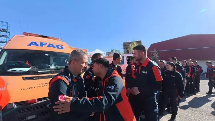 AbujomaaGaza's tweet image. Israeli occupation authorities prevent specialist Turkish team from entering Gaza to help looking for bodies of Israeli prisoners..
Then, Israeli occupation leaders claim Hamas doesn’t want to release the bodies..