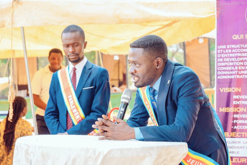 TresorNonga's tweet image. 🛑11octobre2025, lors de mon séjour au Katanga, j’ai coreprésenté l’Amb. @Hussein1Ndala avec l’Hon. Carlos Ilunga, émissaire du Président national, à l’installation du Bureau du parlement urbain des jeunes de Likasi.
#Redynamisation #post-#institutionnalisation #Parliamentyouth