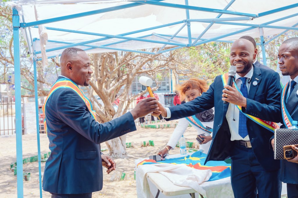 TresorNonga's tweet image. 🛑11octobre2025, lors de mon séjour au Katanga, j’ai coreprésenté l’Amb. @Hussein1Ndala avec l’Hon. Carlos Ilunga, émissaire du Président national, à l’installation du Bureau du parlement urbain des jeunes de Likasi.
#Redynamisation #post-#institutionnalisation #Parliamentyouth