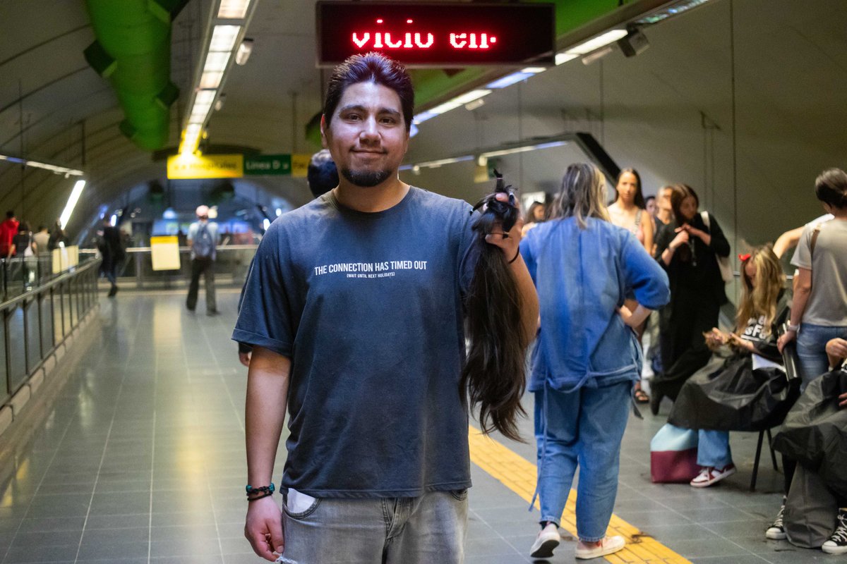 Organizan una campaña de donación de pelo en el subte para pacientes en tratamiento oncológico 
#UnPelitoMásFácil regionmetro.com/noticias_detal…