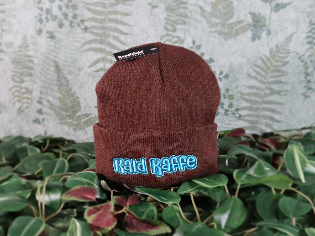 Kald_Kaffe's tweet image. Nå ryker siste rest av Kald Kaffe-luene til nedsatt pris! Gå inn i vintermånedene med dette smykket av et hodeplagg. Et særdeles begrensa antall igjen, så vær rask.
Sjekk gjerne også ut alt det andre snackset som kan handles hos @MottaketMedia 🤌
mottaketmedia.no/merch/?yith_wc…