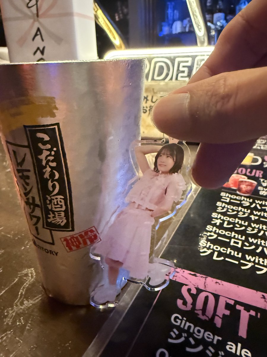 3月のLITMOON
Zepp Shinjukuワンマンに
招待したらきてくれた

なきくんの
レコ発ワンマン！！！
ピースフルな感じで最高でした😆
あとは飲むだけ(´∀｀=)