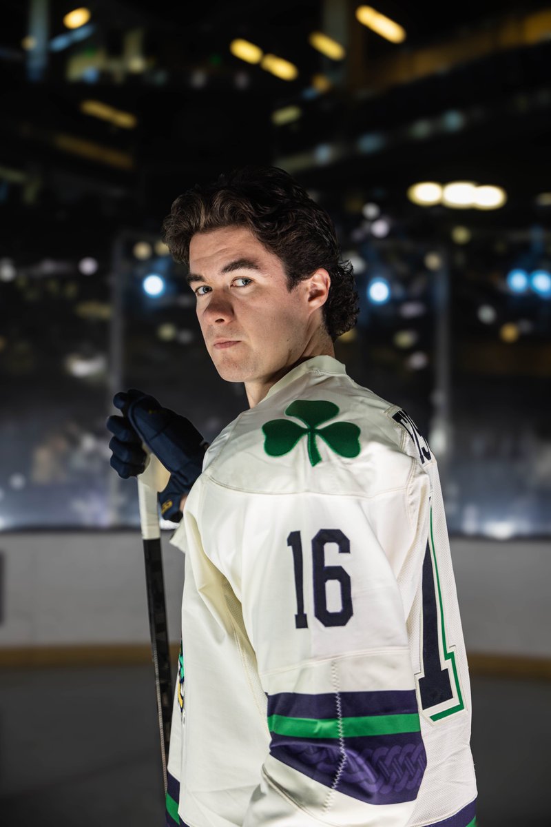 NDHockey's tweet photo. Bringing the heat to the ice with these new sweaters 🔥🥶

#GoIrish https://t.co/mUUPL40FW5