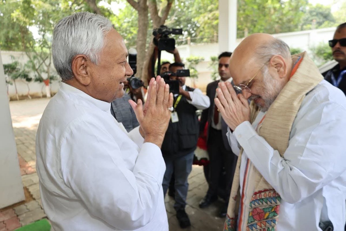 आपसे बड़ा कोई चाणक्य नहीं हम क्या है जी