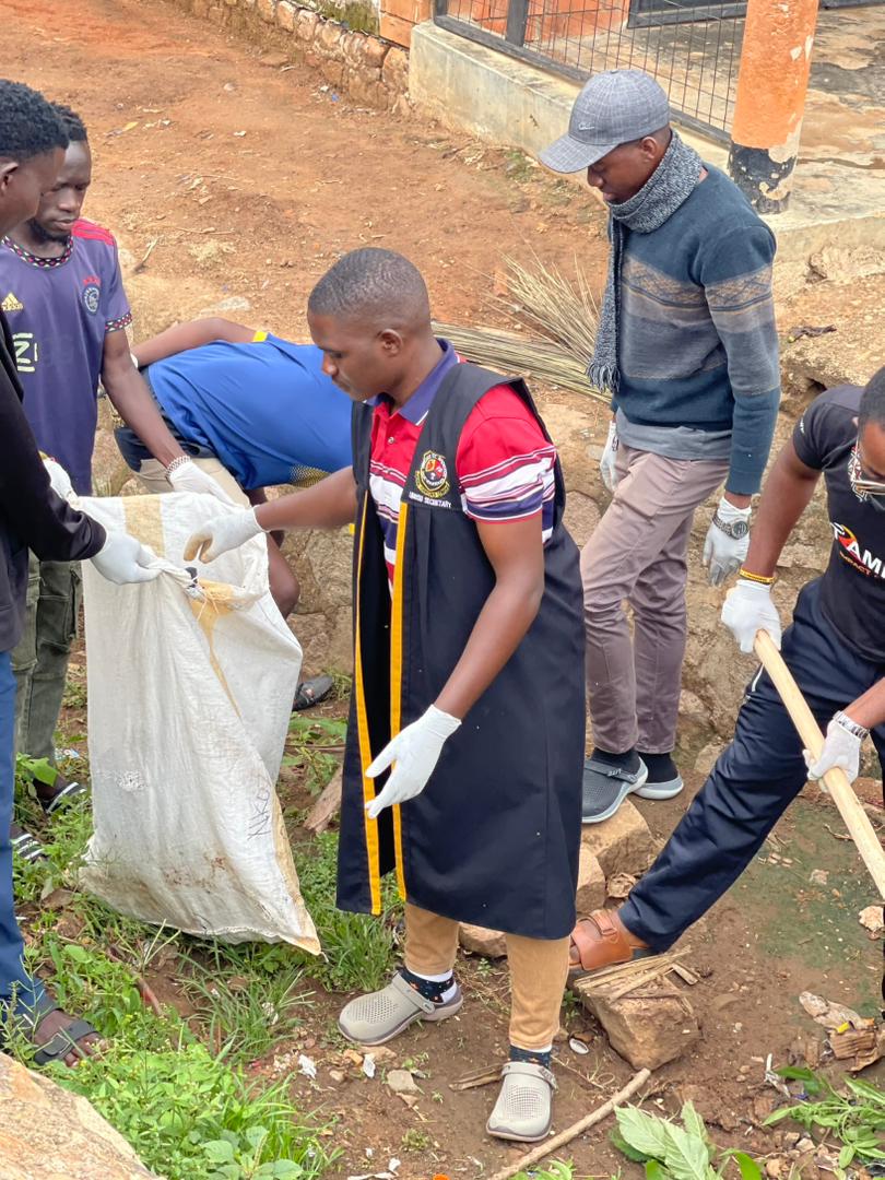 UmuUnion's tweet photo. 🌿 🌿
Uganda Martyrs University remains committed to environmental cleanliness through regular clean-up drives. Together, we uphold our values of responsibility and care for creation.
#UMUCares #CleanEnvironment #UMUPride https://t.co/h8tXm8mFAJ