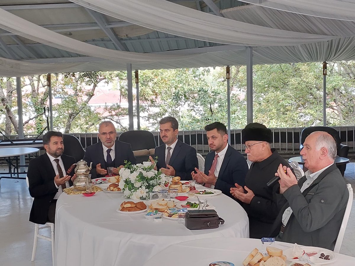 Camiler ve Din Görevlileri Haftası Yığılca’da Manevi Bir Atmosferde Kutlandı
Camiler ve Din Görevlileri Haftası dolayısıyla Yığılca’da görev yapan din görevlileri, emekli meslektaşları ve ilçe protokolü kahvaltı programında bir araya geldi