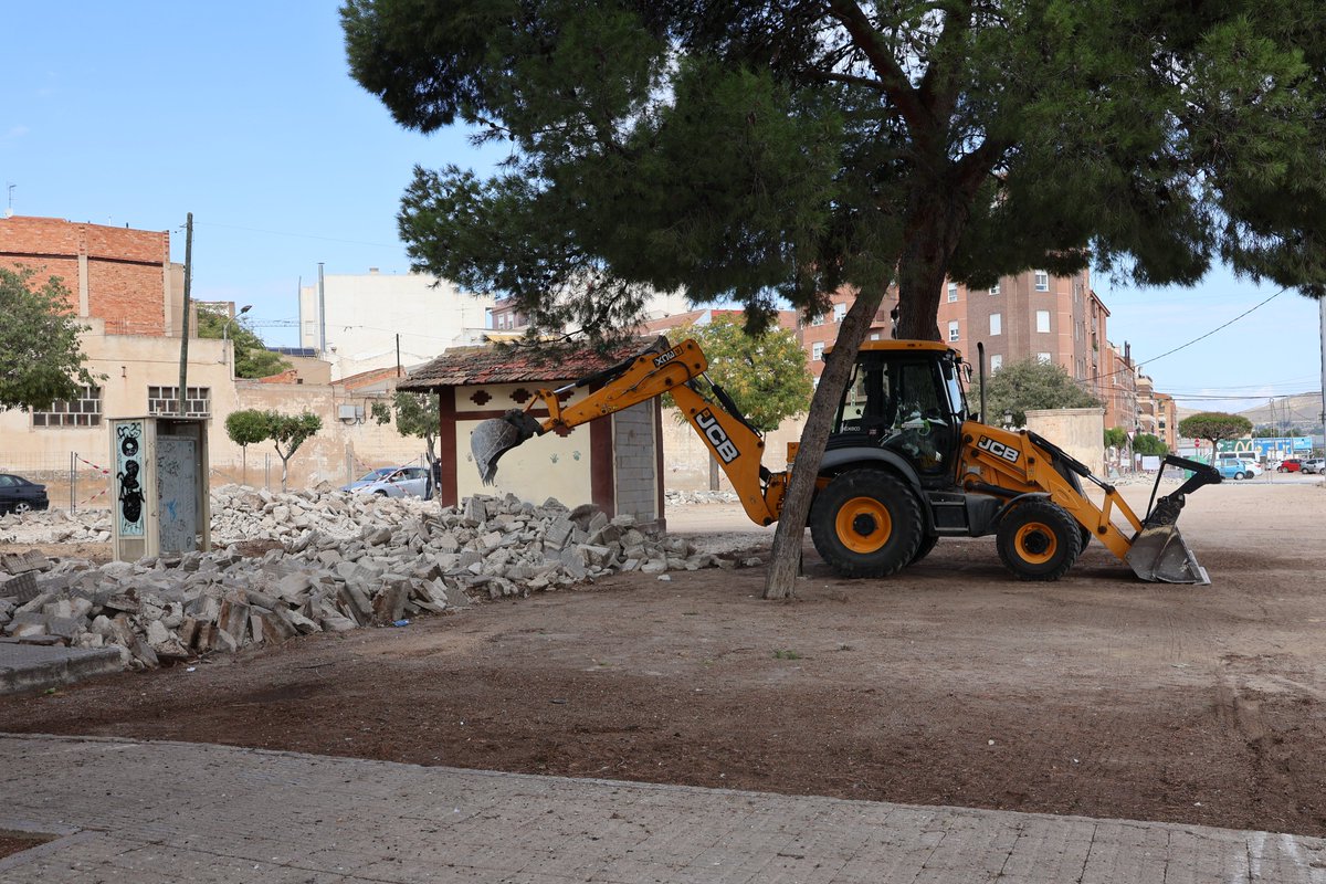 El Jardín de la Estación recuperará el papel simbólico de la antigua estación de ferrocarril con zonas verdes de descanso.

🚧 Financiado por la CARM, Plan de Obras y Servicios 24-25, con una inversión de 506.363 € y un plazo de ejecución de 6 meses.

ℹ️acortar.link/9SlKnP