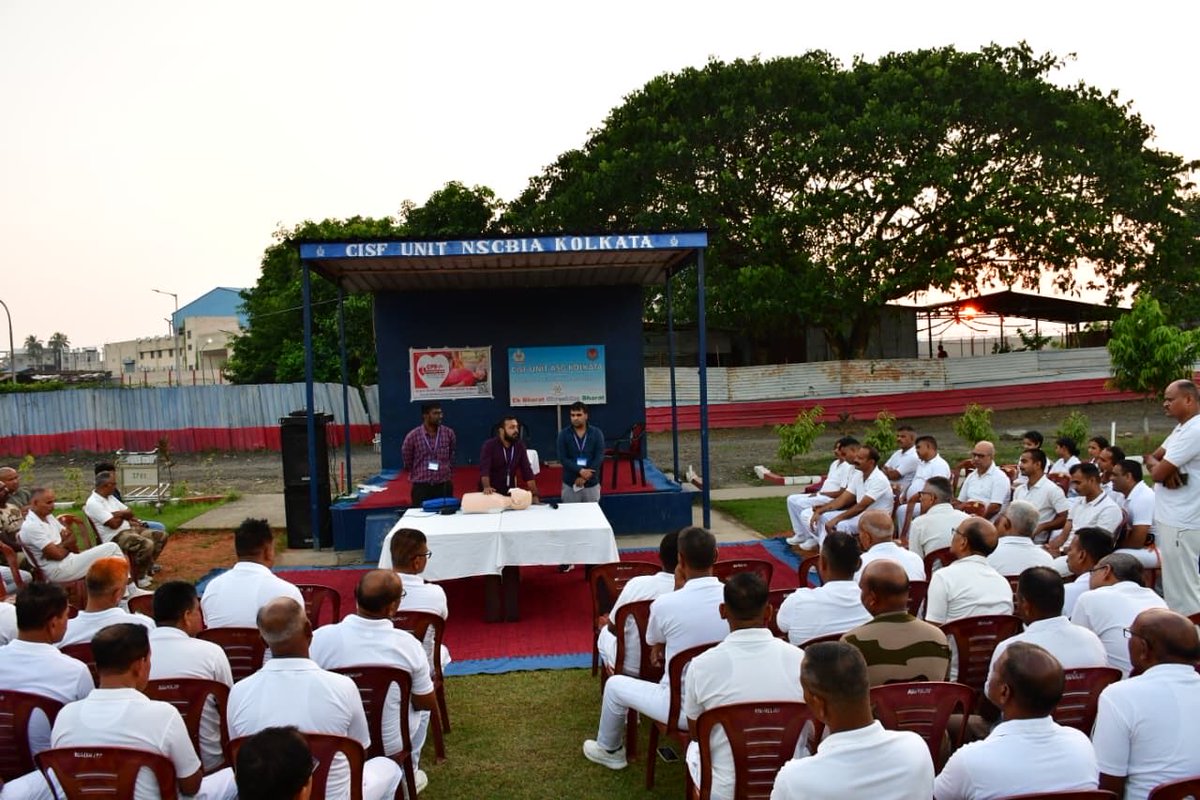 💓 CPR Awareness Week (13–17 Oct 2025) celebrated at NSCBI Airport Kolkata in collaboration with <a href="/MoHFW_INDIA/">Ministry of Health</a> &amp; <a href="/AAI_Official/">Airports Authority of India</a>.
Airport Director Dr. P. R. Beuria inaugurated the CPR Kiosk, participated in hands-on training &amp; encouraged passengers &amp; (1/2)