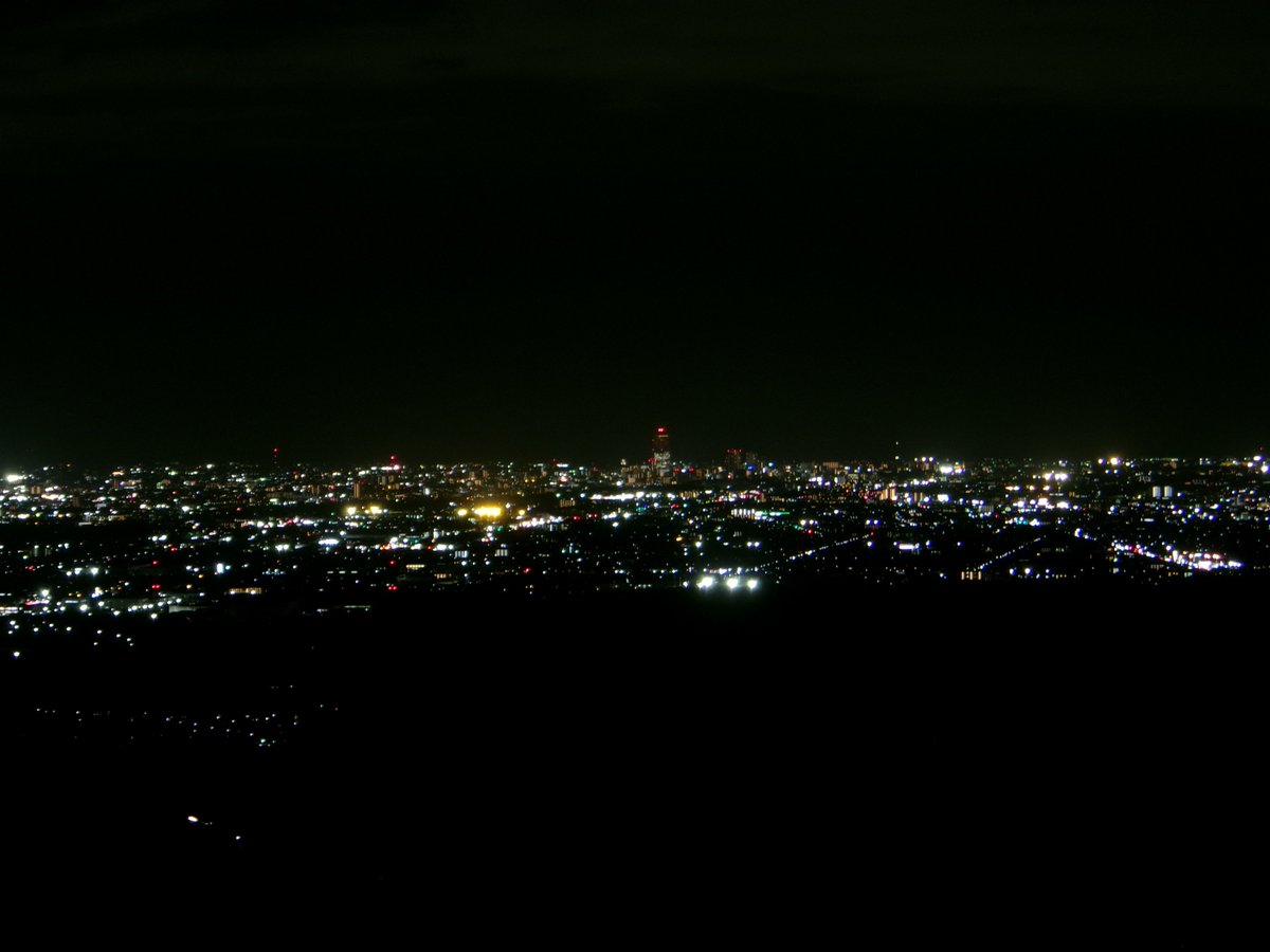 BeneToy's tweet photo. ʕ•̀ω•́ʔ夜景撮れた～、カップルさんが来たから滞在時間15分、往復時間２時間近くヾʕ•̀ω•́ʔﾉ" https://t.co/5H6NCg7oeG