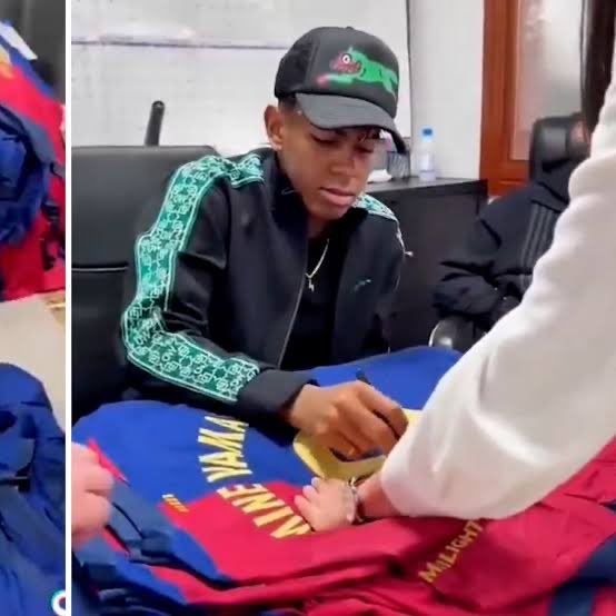 Unas reflexiones sobre la noticia de que Lamine Yamal va a cobrar por firmar…. 

Si ahora resulta que Lamine Yamal —dieciocho años recién salidos del horno y medio álbum de cromos aún por pegar— va a cobrar por firmar autógrafos, uno se pregunta cuándo demonios se nos rompió el