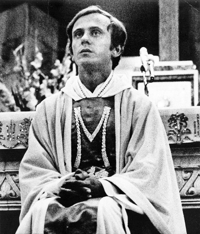 Jerzy Popiełuszko was a Polish priest, chaplain of the Solidarity movement in Warsaw, and a spiritual leader of the opposition.

#OTD in 1984, he was kidnapped and brutally murdered by the communist secret service.

He was beatified by the Catholic Church in 2010.