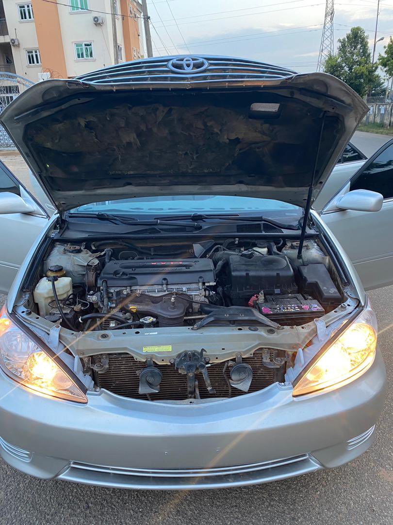 Super Sharp 🔥🔥🔥2006 Toyota Camry 
BIG DADDY 
Untempered engine 
Untouched gear
Ac chilling nice 
Clean interior 
Nice rims 
Buy and drive 
Price is 5.5
Location abuja with me