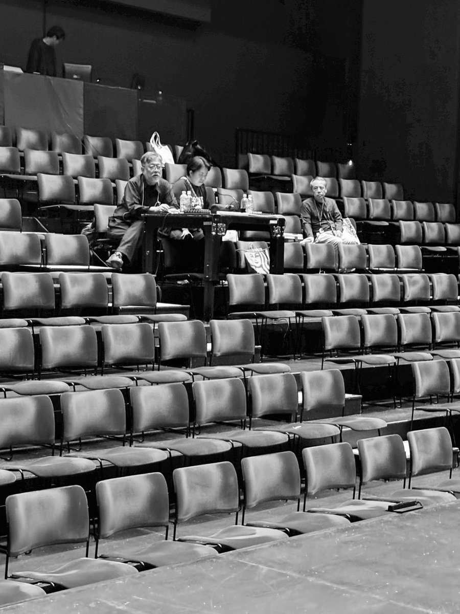 ⭐️初日終演いたしました⭐️
MODE
『プンティラ旦那と下男のマッティ』

ご来場いただきました皆様ありがとうございました。

明日のご予約は本日23:59までです。

終演後アフタートークがこざいます。
西本 由香さん(演出家/文学座)をお迎えします

予約フォーム⬇️
ticket.corich.jp/apply/394342/