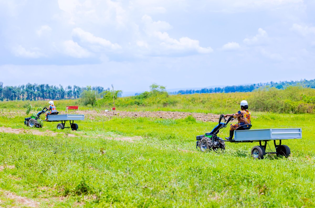 RICA_Rwanda's tweet photo. #SAMTraining Day 4: Farmer Field School facilitators deepened their understanding of soil and land management through Rainfall Simulator demonstrations &amp; examined the Two-Wheel Tractor's potential to boost small-scale farming efficiency.

@FAORwanda @RwandaAgriBoard @giz_rwanda https://t.co/uGxZfKwhw6