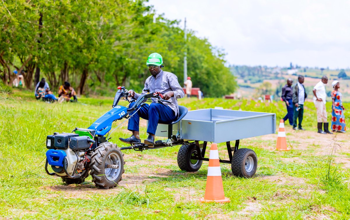 RICA_Rwanda's tweet photo. #SAMTraining Day 4: Farmer Field School facilitators deepened their understanding of soil and land management through Rainfall Simulator demonstrations &amp; examined the Two-Wheel Tractor's potential to boost small-scale farming efficiency.

@FAORwanda @RwandaAgriBoard @giz_rwanda https://t.co/uGxZfKwhw6