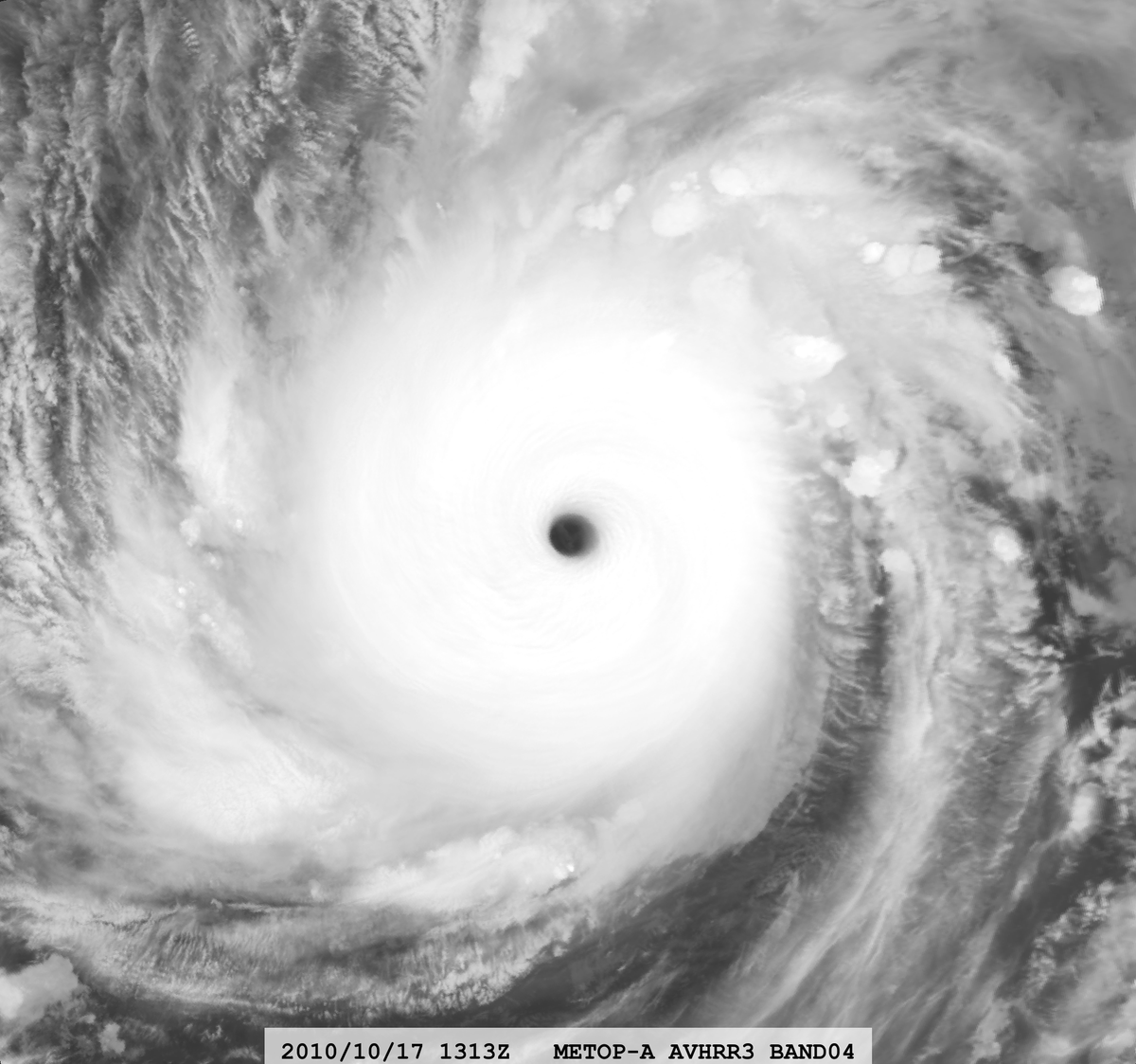 zeb199818's tweet photo. Super Typhoon #15W #MEGI 15-year Anniversary
Satellite: #METOPA #AVHRR3
Channel : B04 (10.8 µm) 1.1 km
Time : 2010/10/17 1313Z
Eye Temp : 21.35 °C
CPA : ~430 km
Aircraft Observations : 
1115Z 895mb FL 170KT
1206Z 893mb FL 192KT
1305Z 890mb FL 177KT https://t.co/Wsc3eyK3YN