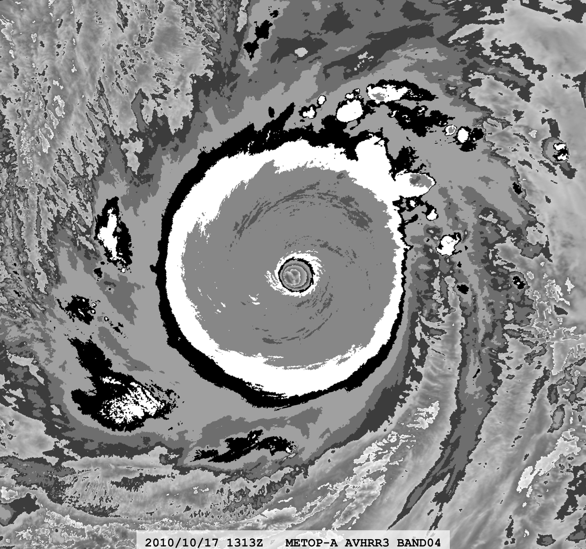 zeb199818's tweet photo. Super Typhoon #15W #MEGI 15-year Anniversary
Satellite: #METOPA #AVHRR3
Channel : B04 (10.8 µm) 1.1 km
Time : 2010/10/17 1313Z
Eye Temp : 21.35 °C
CPA : ~430 km
Aircraft Observations : 
1115Z 895mb FL 170KT
1206Z 893mb FL 192KT
1305Z 890mb FL 177KT https://t.co/Wsc3eyK3YN