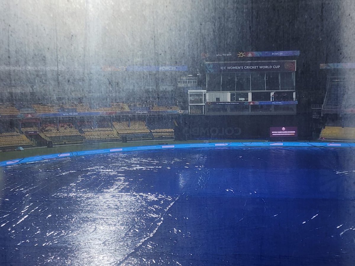DanuskaAravinda's tweet photo. Rain continues at R. Premadasa Stadium 

#sportspavilionlk #danushkaaravinda #CWC25 #SLvsSA https://t.co/zhjEdSYL4T