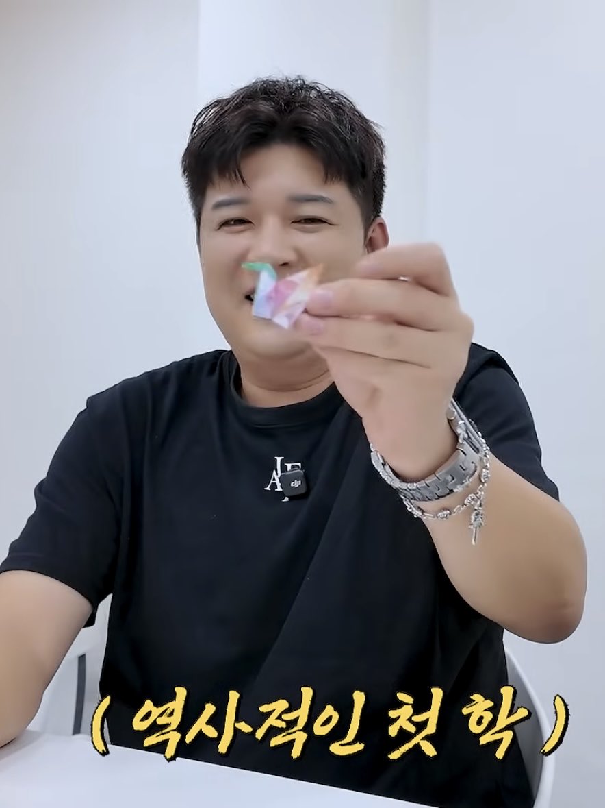 fy88991's tweet photo. Paper crane that can make your wish come true😉💓

https://t.co/UOMWtDUzqZ

#SHINDONG #신동 https://t.co/sYPWcVWIe9