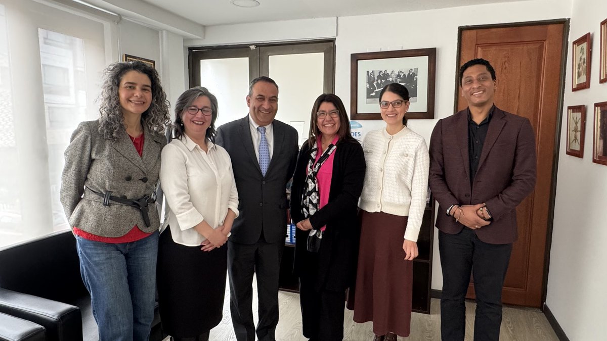 JuanMPardo_'s tweet image. Recibimos la visita de la Dra. Carolina González, decana de la @USanSebastian (Chile), junto a la Dra. María Teresa Urrutia.

Un encuentro para fortalecer lazos en posgrados, investigación y cooperación académica. 🇨🇴🤝🇨🇱

#URosario #EMCS