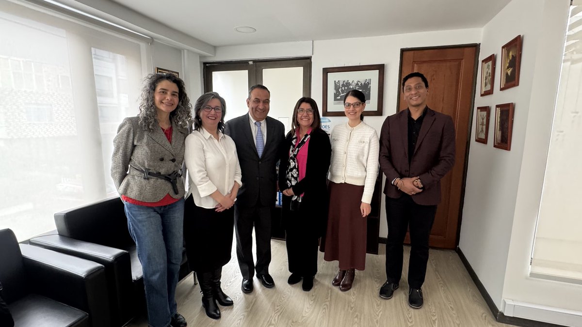 JuanMPardo_'s tweet image. Recibimos la visita de la Dra. Carolina González, decana de la @USanSebastian (Chile), junto a la Dra. María Teresa Urrutia.

Un encuentro para fortalecer lazos en posgrados, investigación y cooperación académica. 🇨🇴🤝🇨🇱

#URosario #EMCS