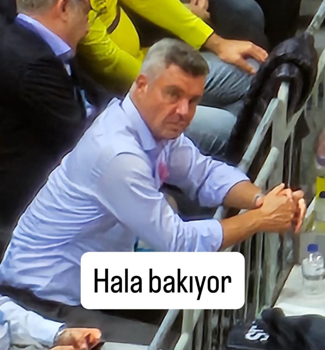 Otobüste kızla en ufak bir göz teması kurarsak yolun devamında