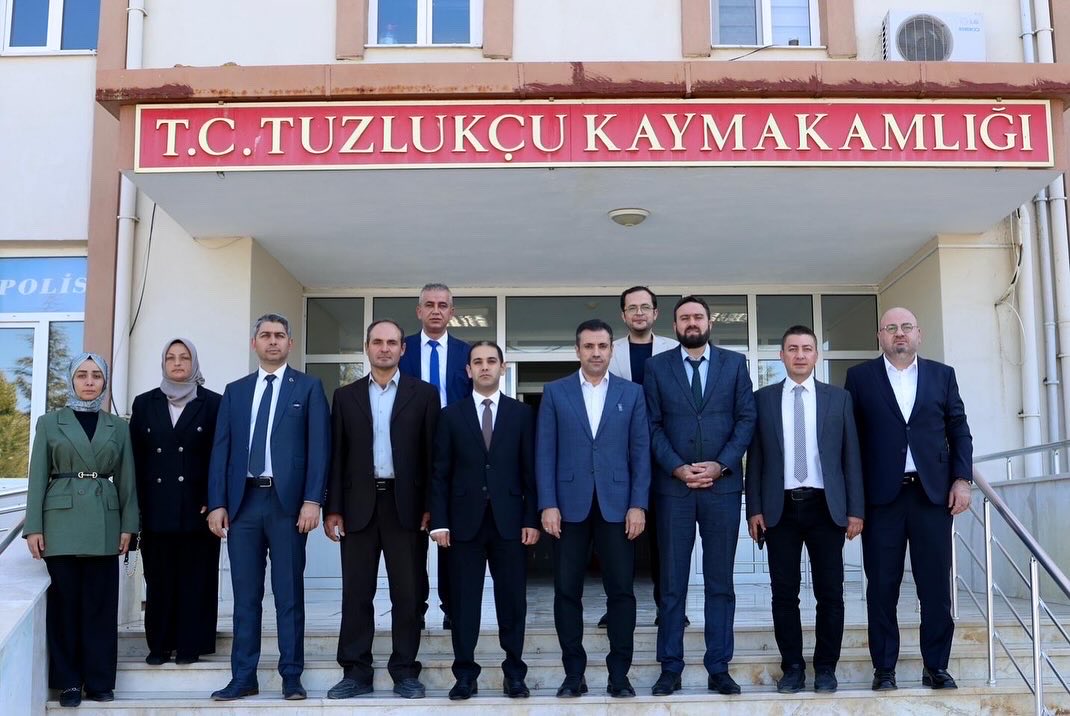 AK Parti İl Başkanı Fatih ÖZGÖKÇEN ve beraberindeki heyet, Kaymakamımız Harun OKÇİN’i makamında ziyaret etti.

Kaymakam OKÇİN, nazik ziyaretlerinden dolayı İl Başkanı ÖZGÖKÇEN ve beraberindeki heyete teşekkürlerini ifade etti.